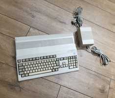 Amiga 500+ wraz z gotek, zasilacz