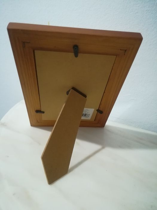 Moldura em madeira e vidro