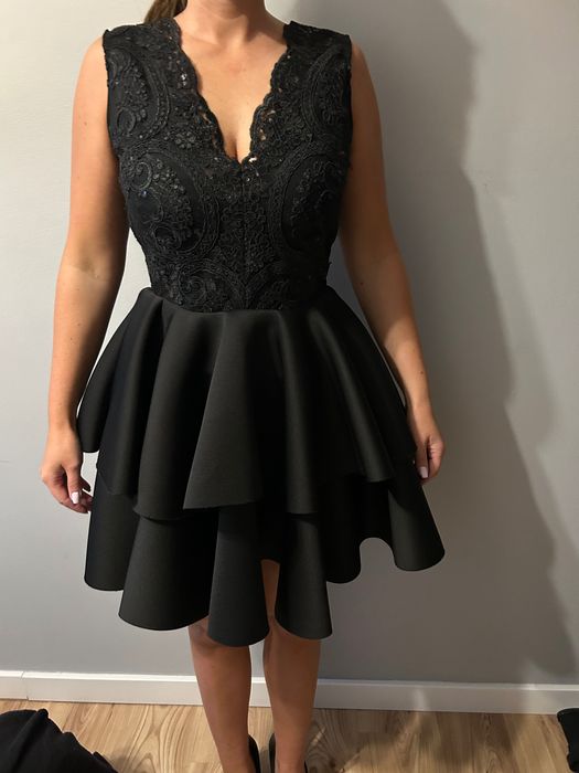 Piękna czarna sukienka