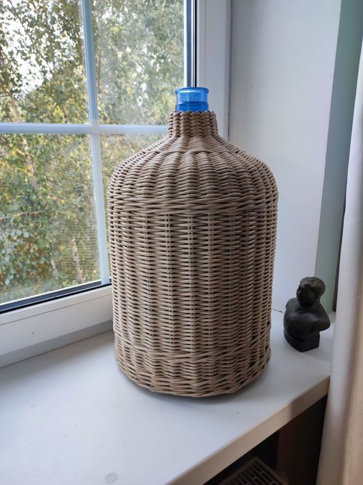 Плетений футляр на бутиль для води