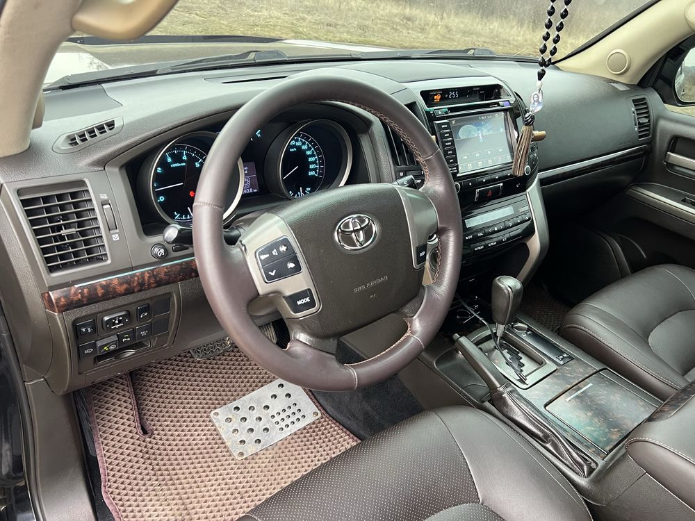 Toyota Land Cruiser 200