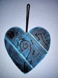 Coração em madeira decorado