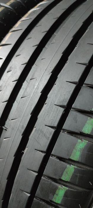 Pneus 235/45/19 Michelin semi novos