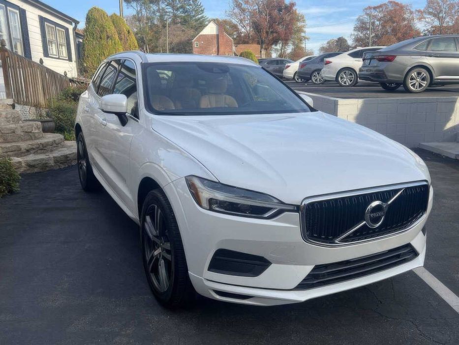 Volvo XC60 T5 Momentum      2020