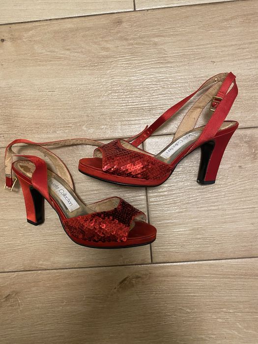 Czerwone sandały z cekinami z paskiem na obcasie sylwestrowe imprezowe