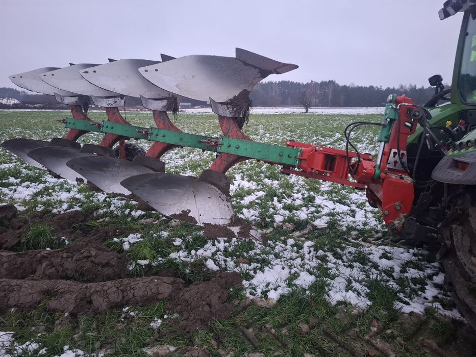 Pług 3+1 agromasz liniowanie