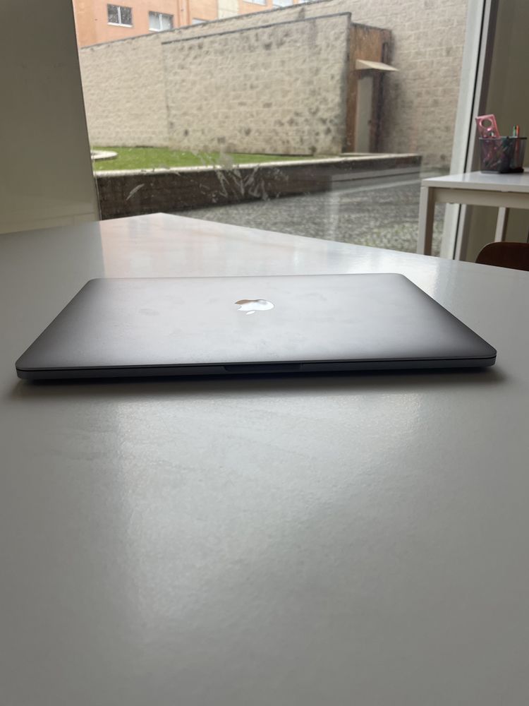 Mcbook Pro 2020 com problema