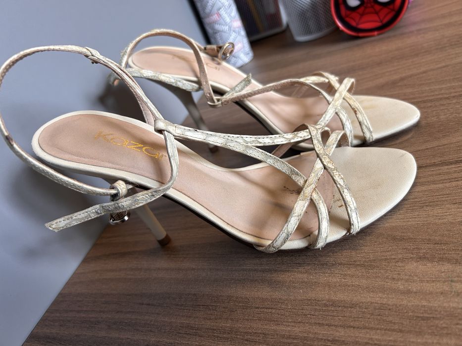 Szpilki Kazar bezowe