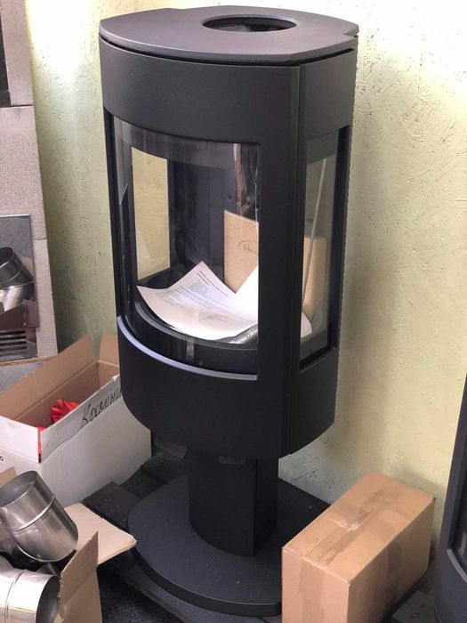 Dovre Astro 4CB/P – скандинавський дизайн і огляд вогню з 3 боків