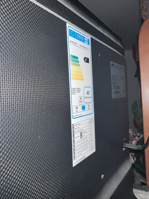 Tv samsung 32’ polegas em otimo estado com comando