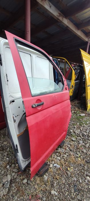 Дверка передня права VW T5