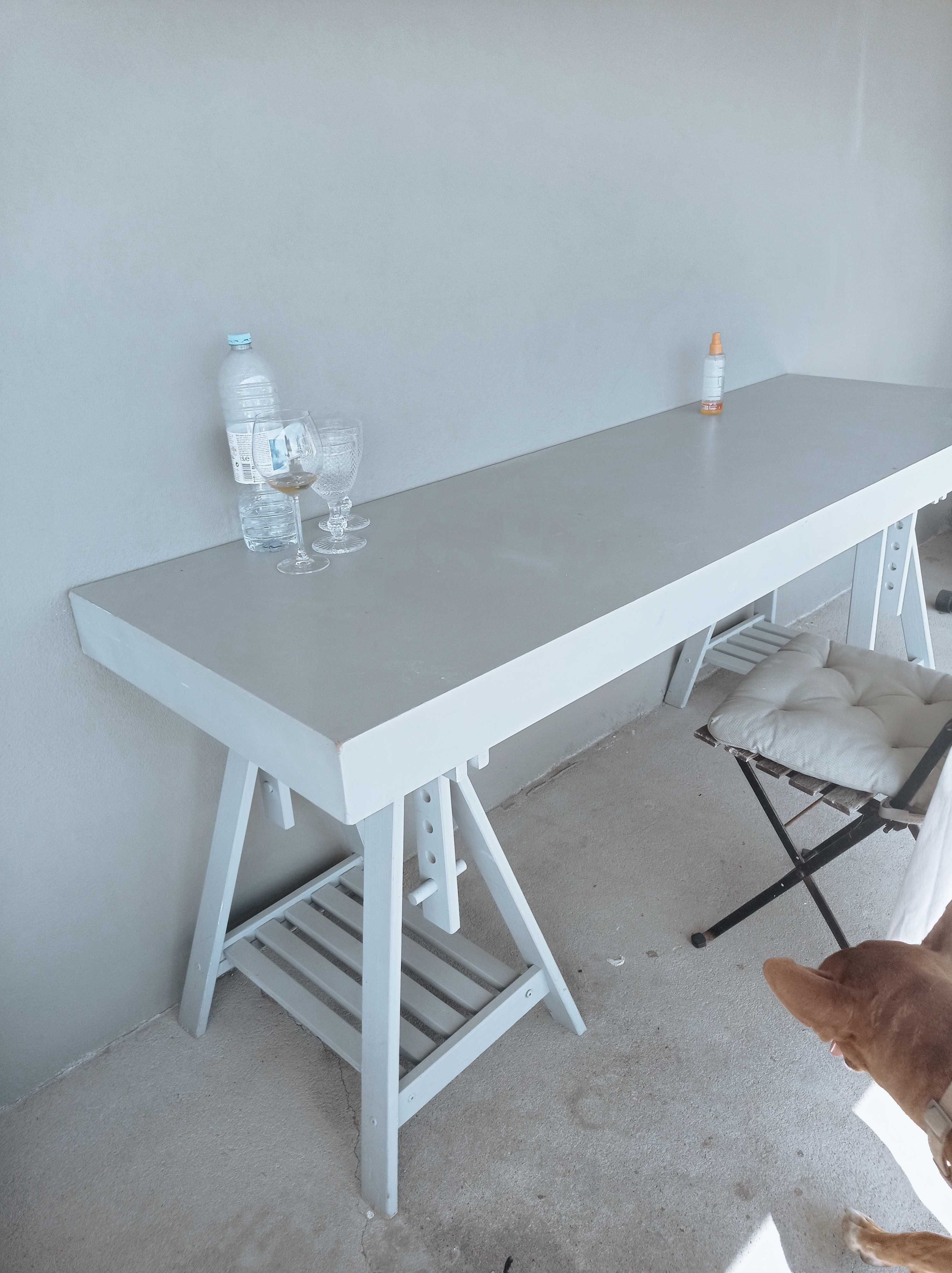 Mesa cinzenta Ikea