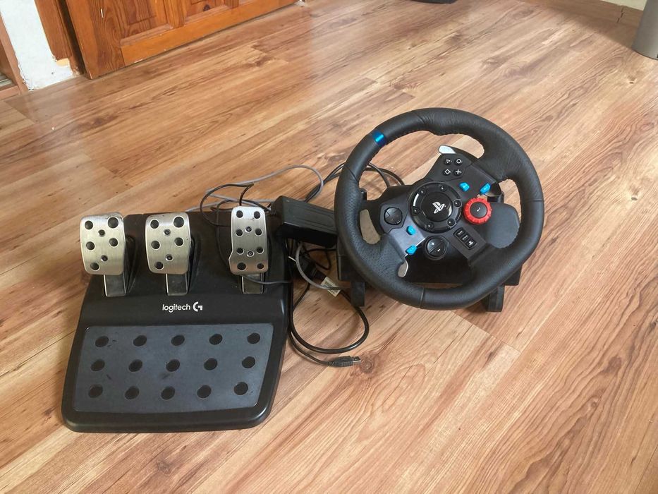 Kierowca Logitech G29 + pedały,okablowanie.