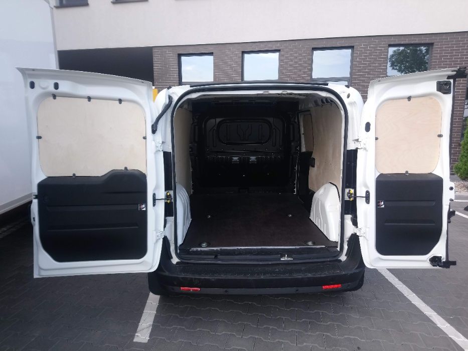 Fiat Doblo L2H1 Profesjonalna zabudowa przestrzeni ładunkowej auta
