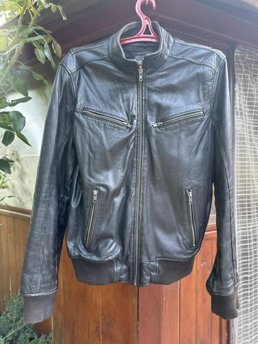 Продам чоловічу шкіряну куртку.