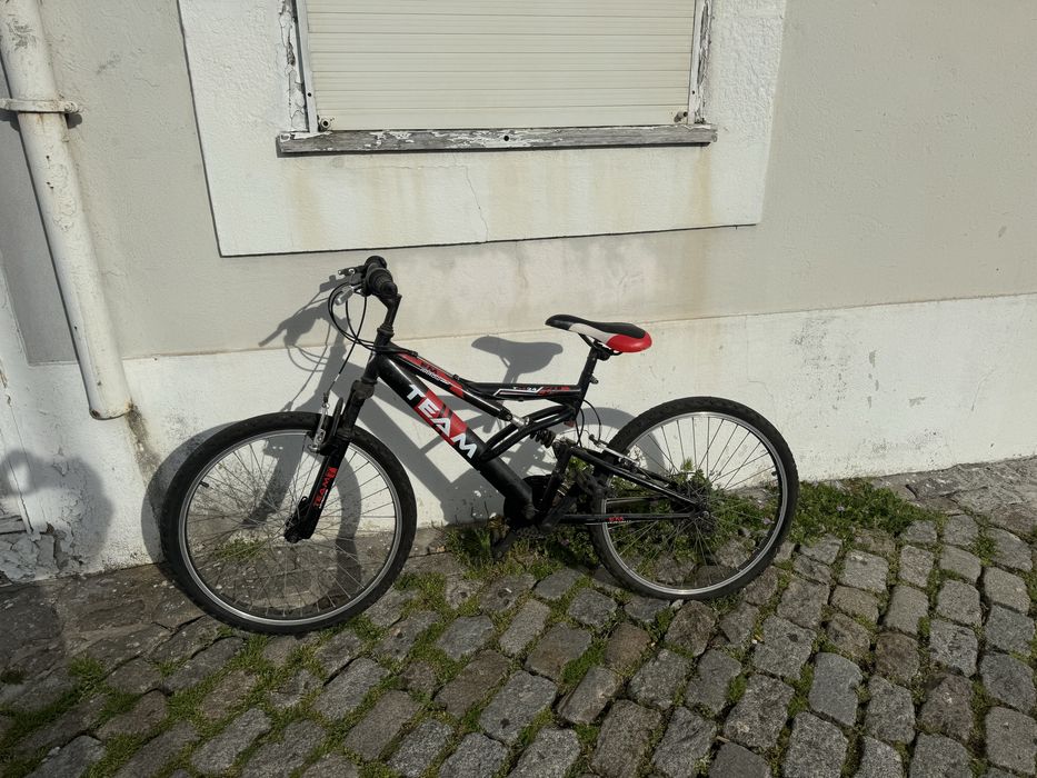 Vendo Bicicletas - 30 euros cada . Em conjunto 55 euros