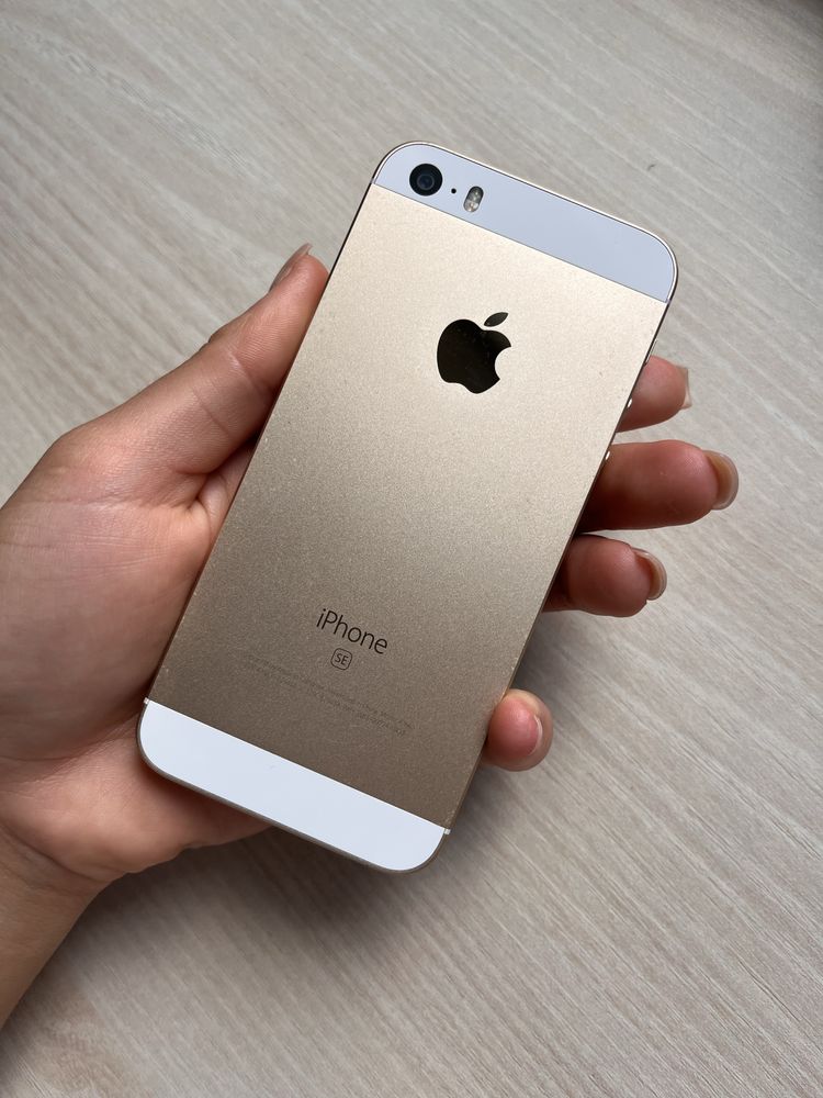 Продам Iphone SE, є тріщини на ЗАХИСНОМУ склі, на екрані немає!
