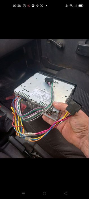 Alpine UTE-201BT магнитола с блютузом