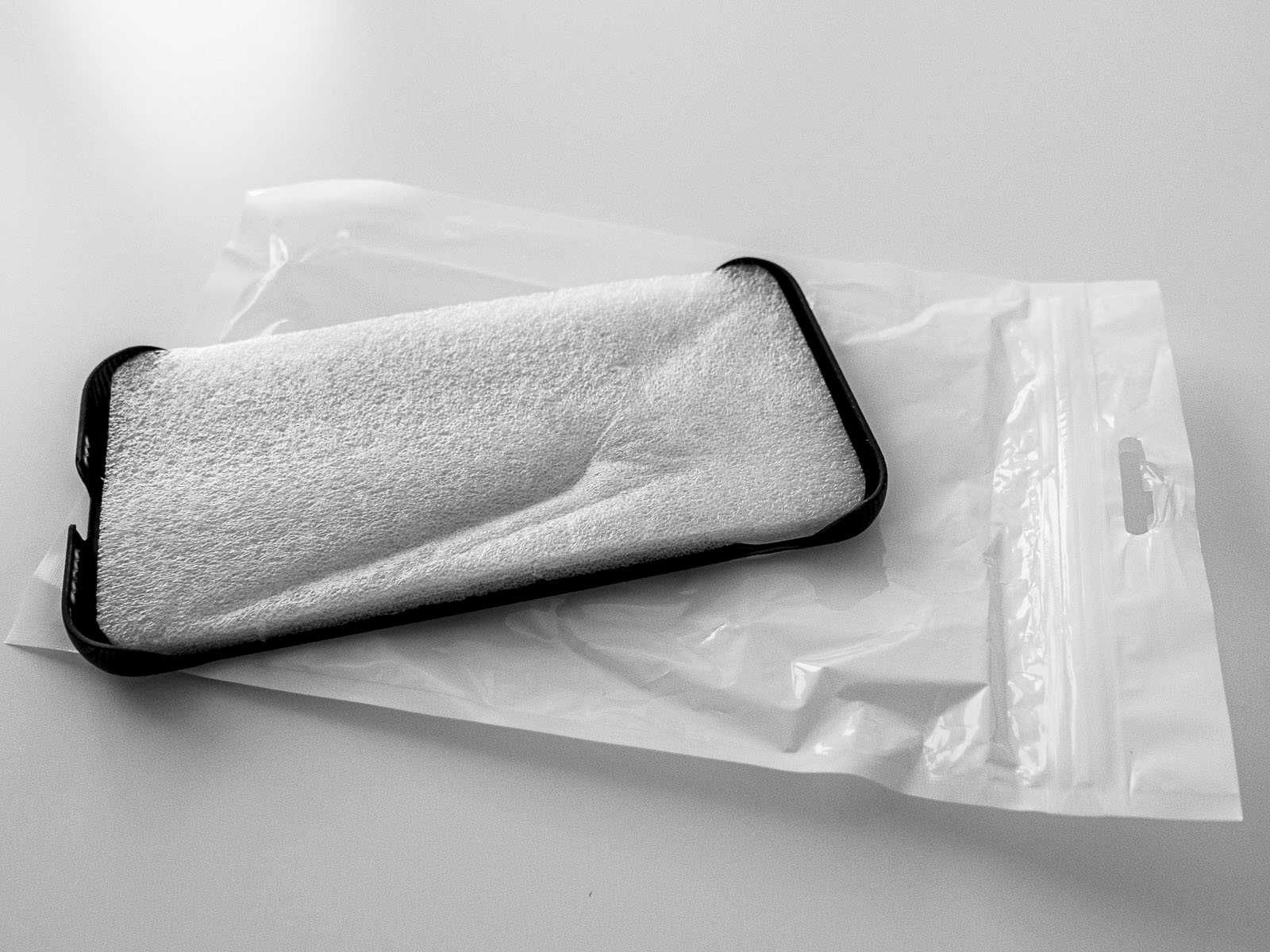 Etui na iPhona 13 lub 14