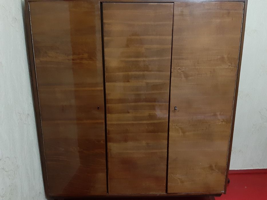 Продам шкаф трехдверный
