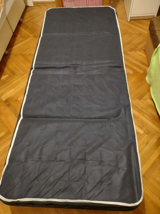 Łóżko polowe , solidne metalowe w idealnym stanie