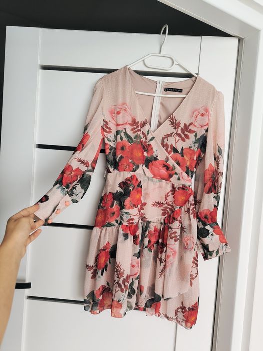 New Imperial piękna sukienka w kwiaty z falbankami M