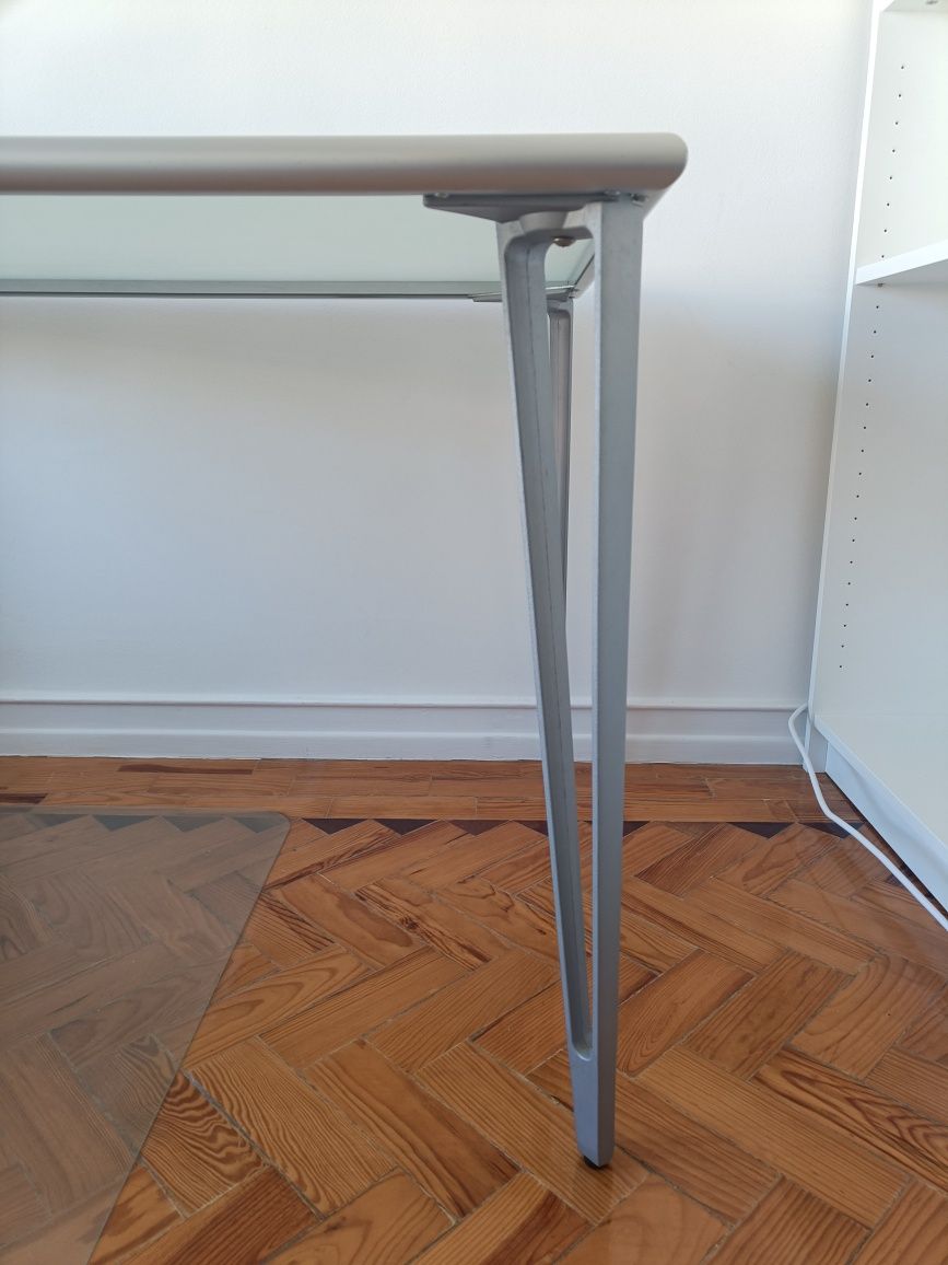 Mesa Secretária IKEA - Tampo em Vidro