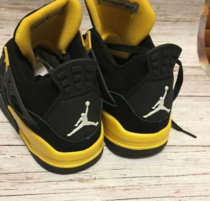 Jordan 4 RetroThunder R.47.5