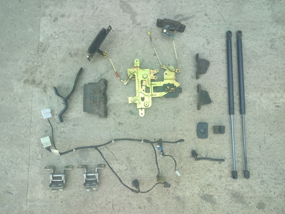 Продам замок крышки багажника на SsangYong rexton