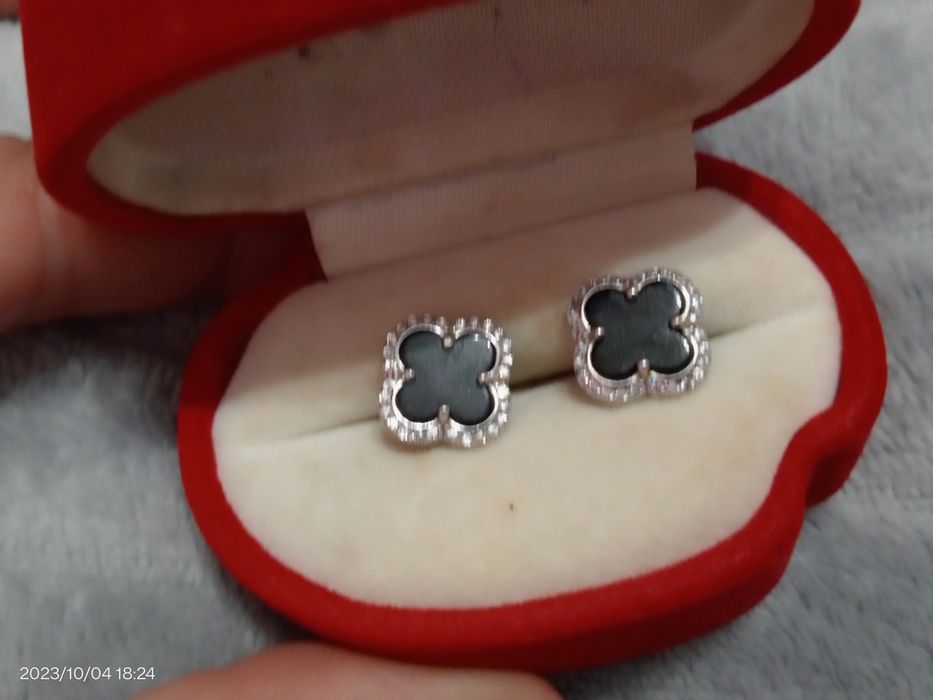 Продам новые сережки