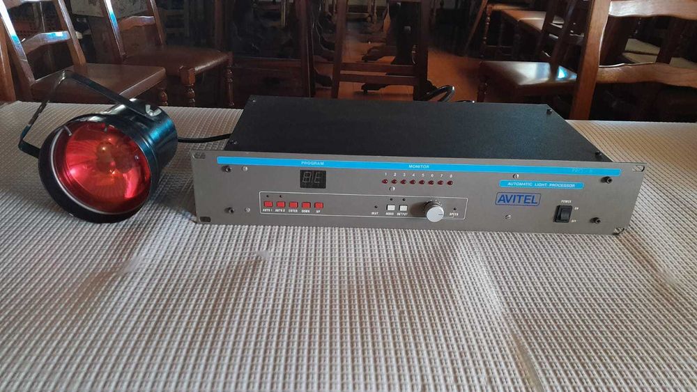 Professional Sound System (500W Amplifier + Turntable + Light Sequencer + 8 Projectors + 4 Speakers, 500W Each)63824737735681124