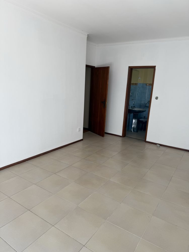 Arrendamento de T3 - Vila de Prado