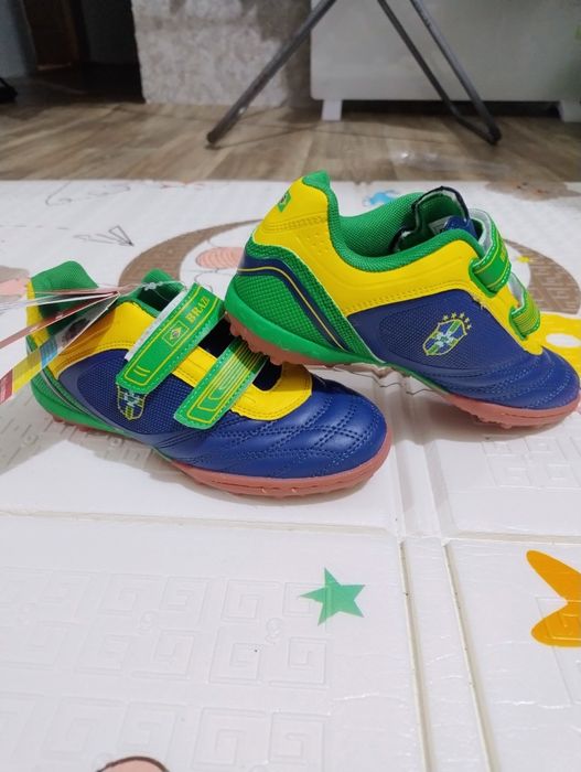 Кросівки для футболу нові