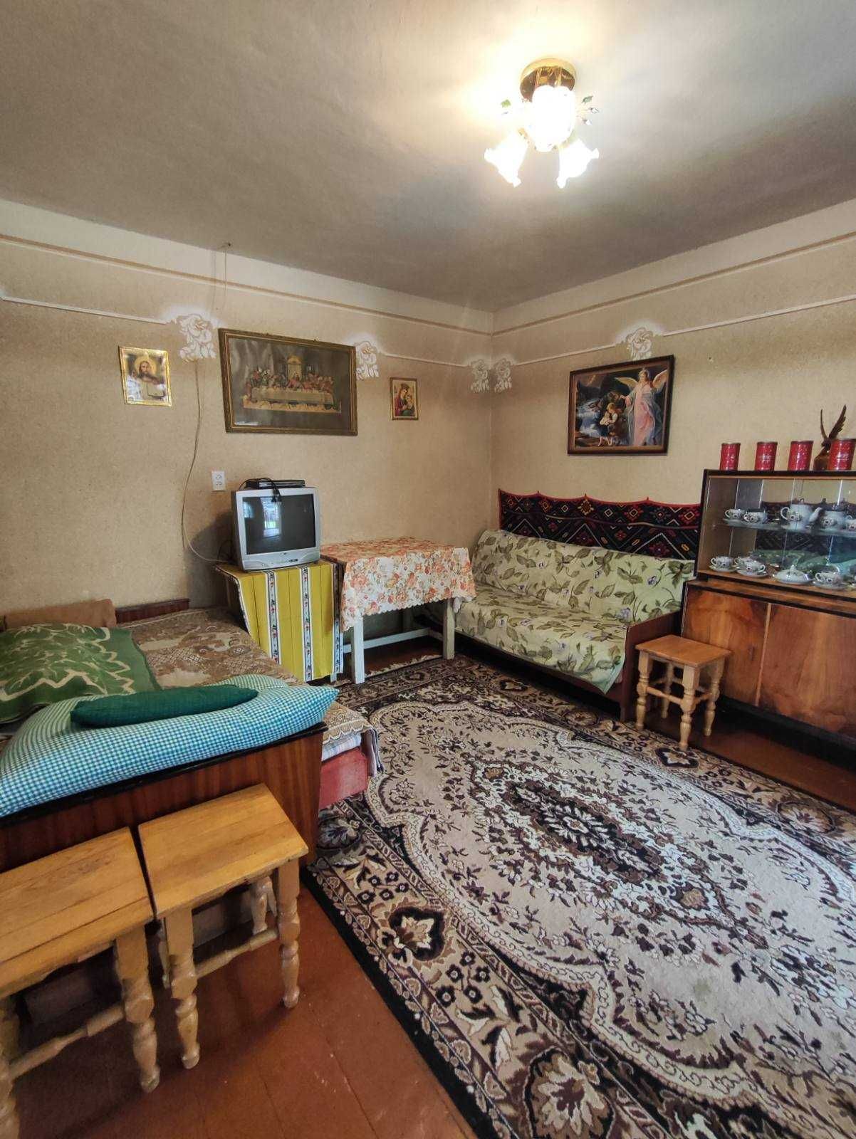 Продається доглянутий цегляний будинок в центрі с. Ірлява