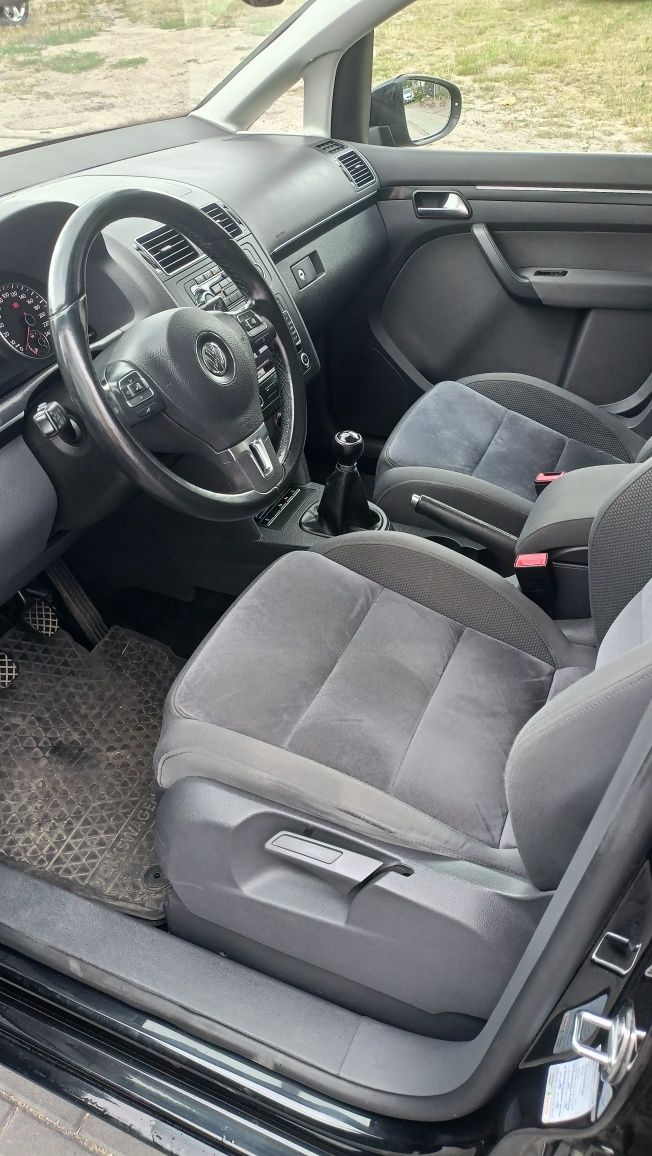 VW Touran 2.0 140 km Highline 7 osób
