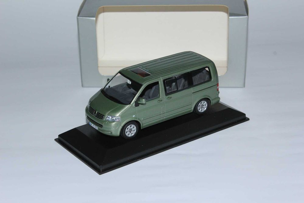 Model VW Volkswagen Multivan T5 Bus Kombi 1:43 Minichamps