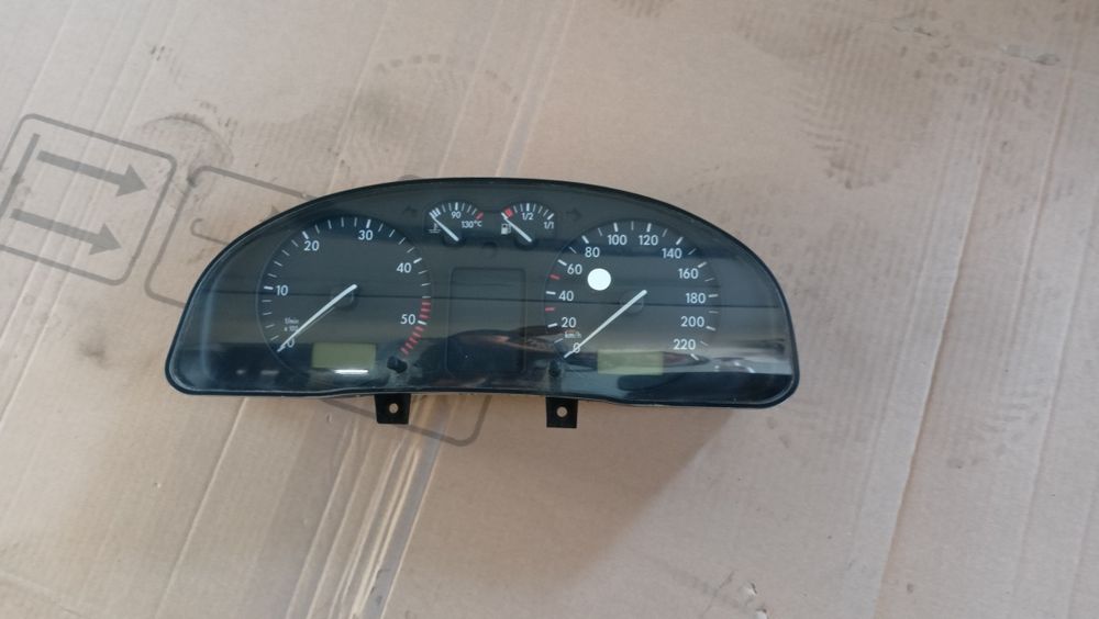 VW Passat B5 sedan 1.9 TDI licznik