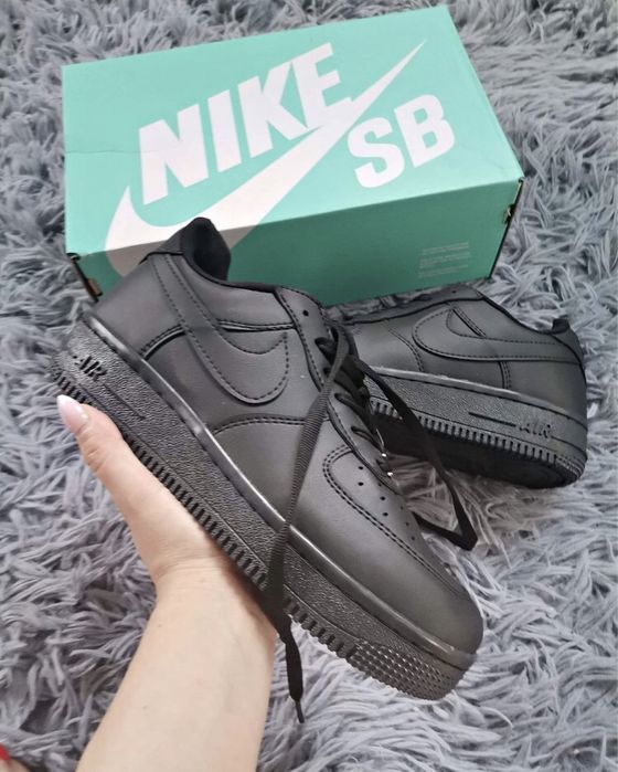 Nike Air Force 1. Rozmiar 41. Czarne. MUST HAVE