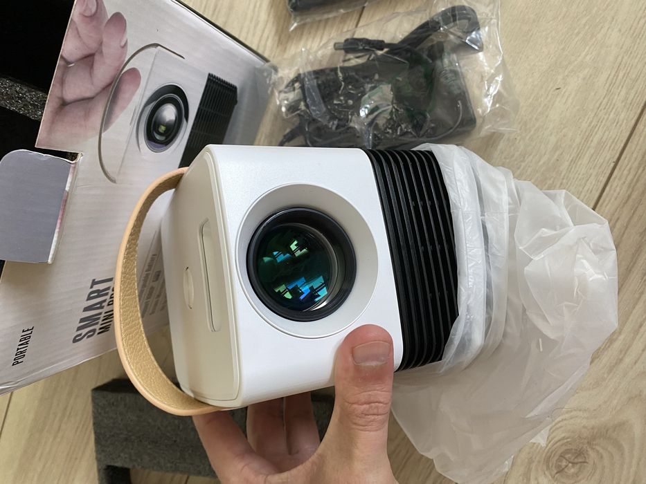 Проектор EMCORE  DL-WL7 Android WiFi, мультимедійний для будинку