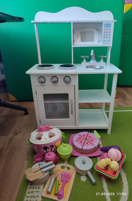 Kuchnia drewniana z akcesoriami