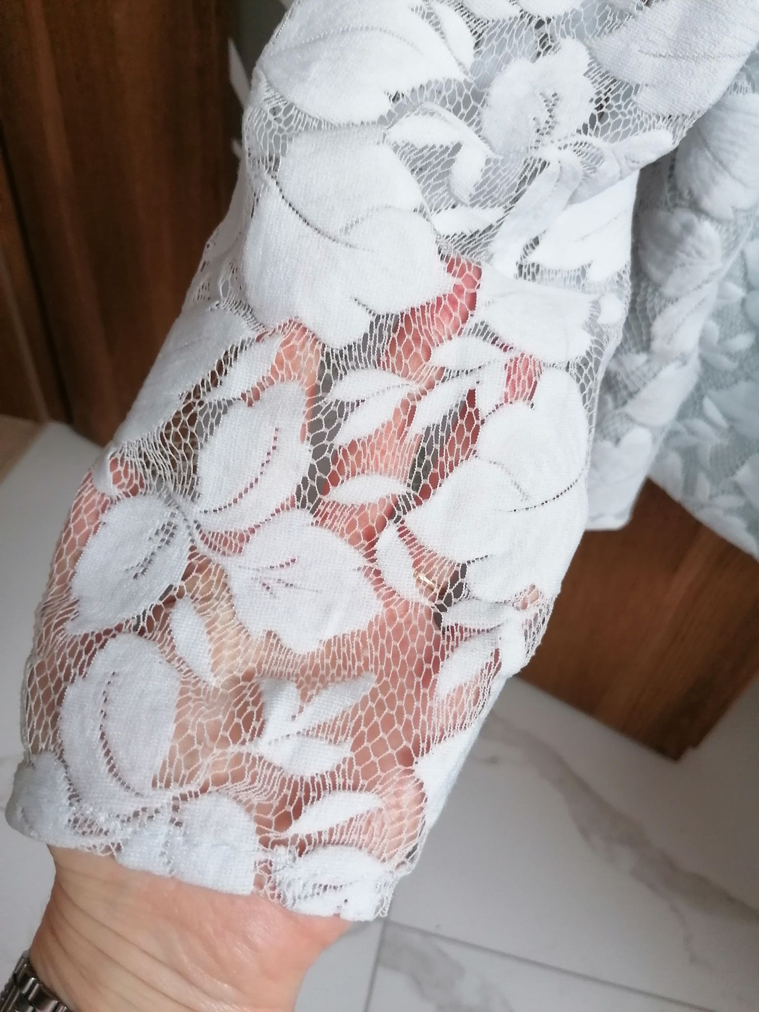 Piękna pastelowa marynarka koronka