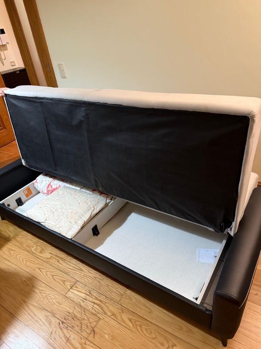 Sofá-Cama com Arrumacão ( com algumas marcas de uso )