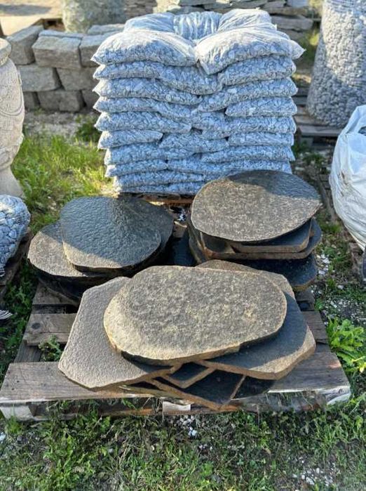 Czarne Płyty Kamienne Bazaltowe Ścieżkowe Owalne do Ogrodu Łupek