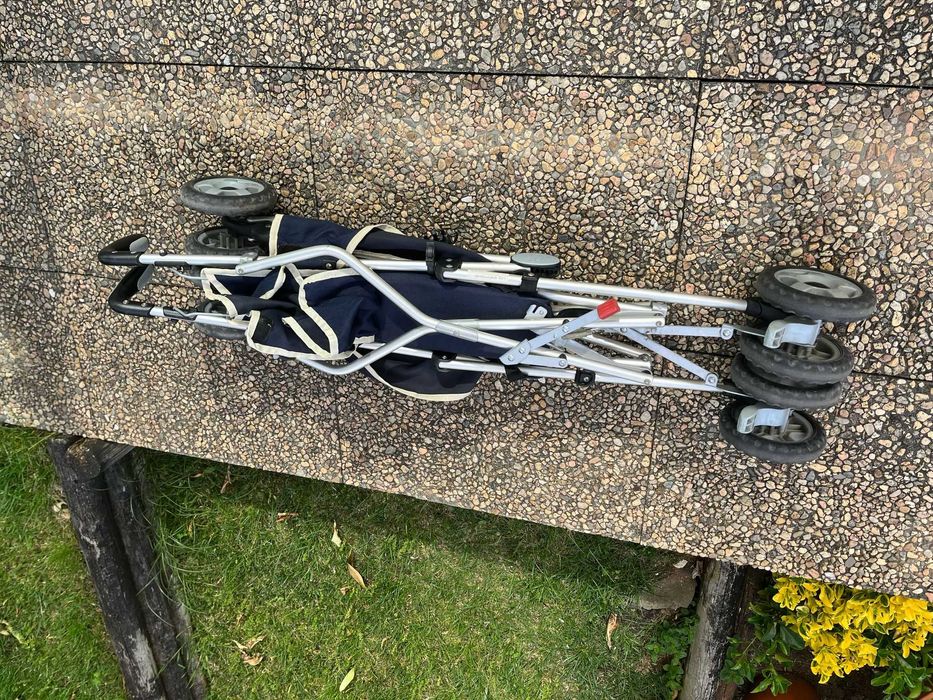 Carrinho passeio criança tipo bengala da Chicco