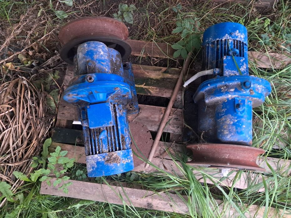 Silnik z przekładnią do wyciagu obornika