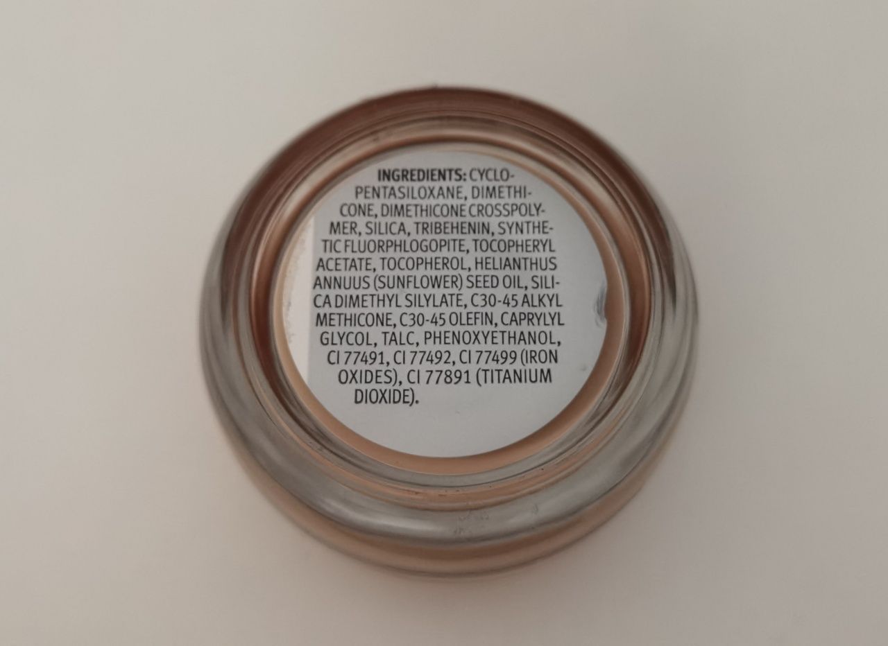 Matujący podkład w musie Essence Soft Touch Mousse Make-Up - 01