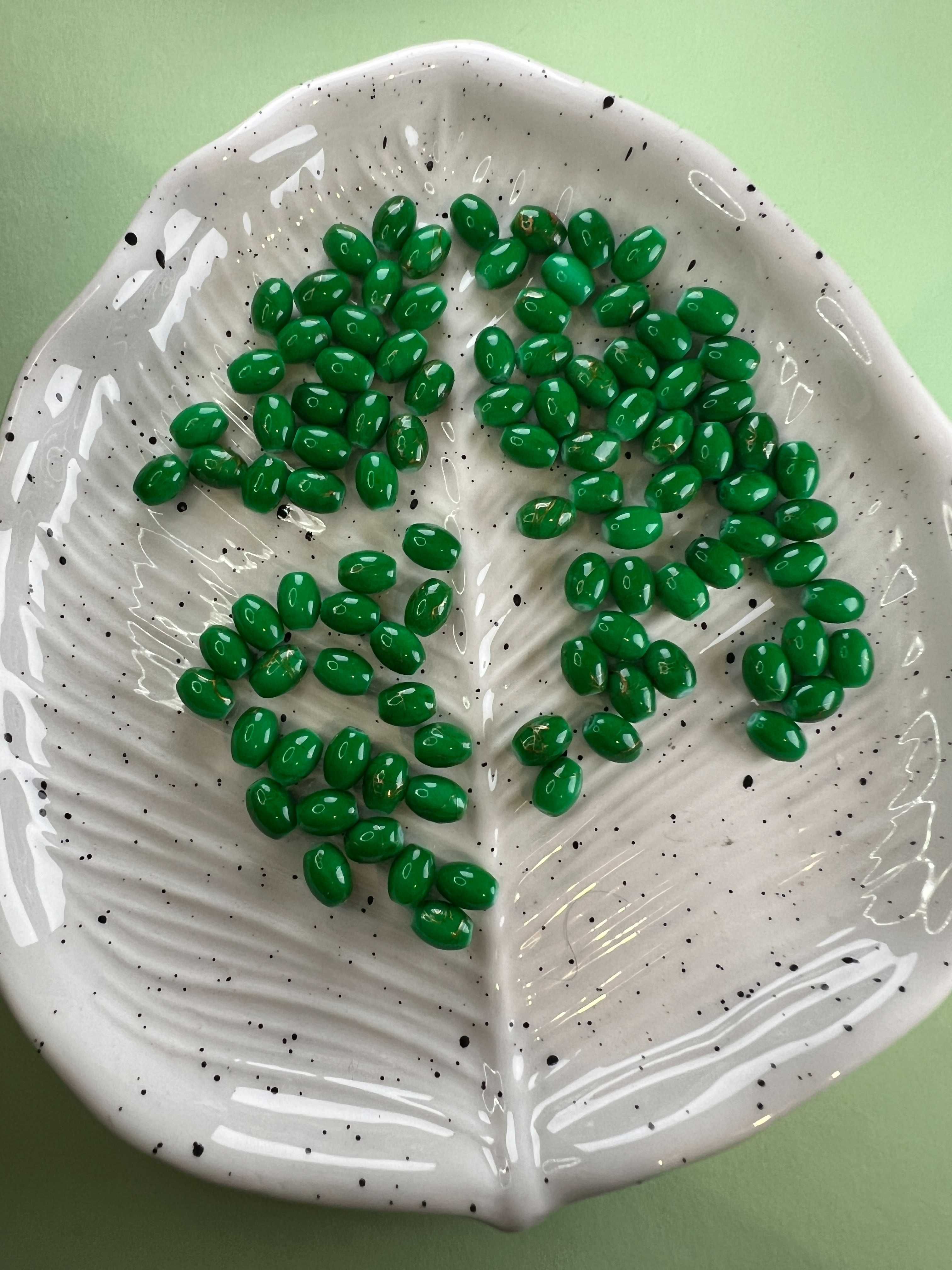 100 sztuk koralików zielonych owalnych 6mm