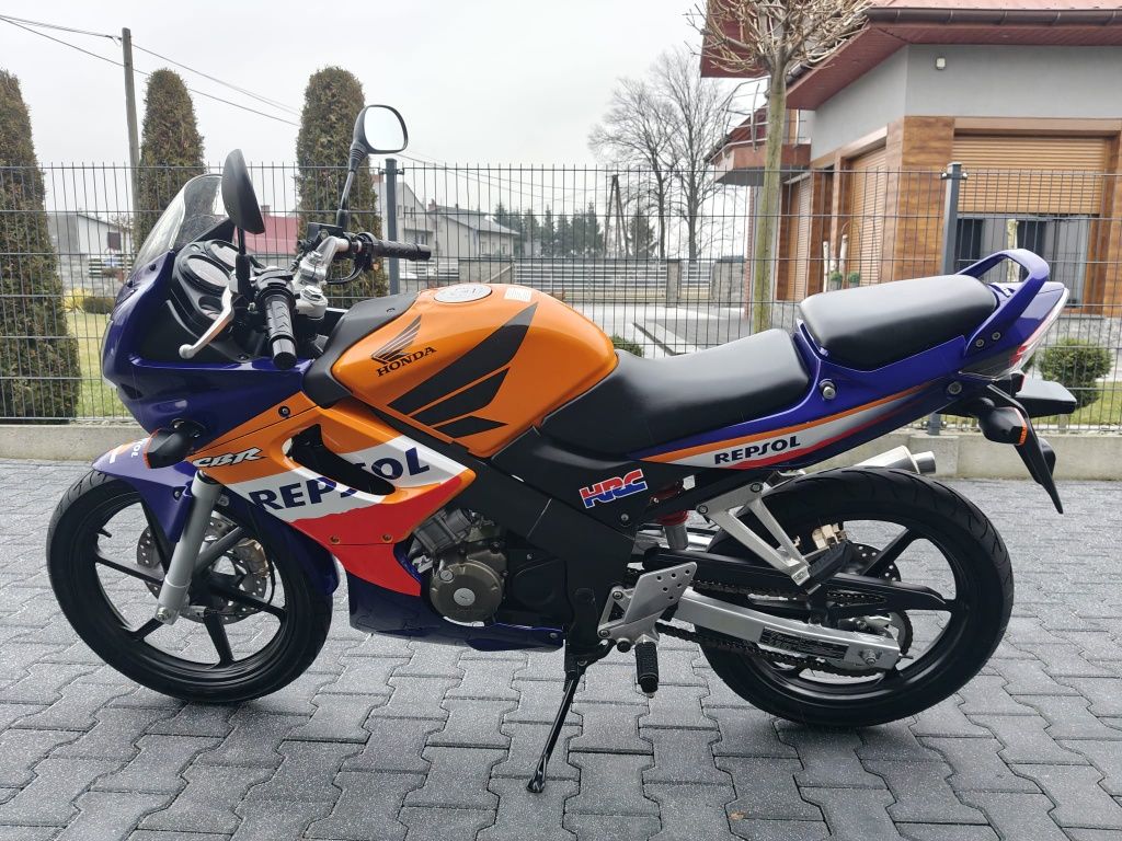 Honda CBR 125 JC34  Repsol Raty, Transport