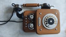 Zabytkowy telefon Akant.