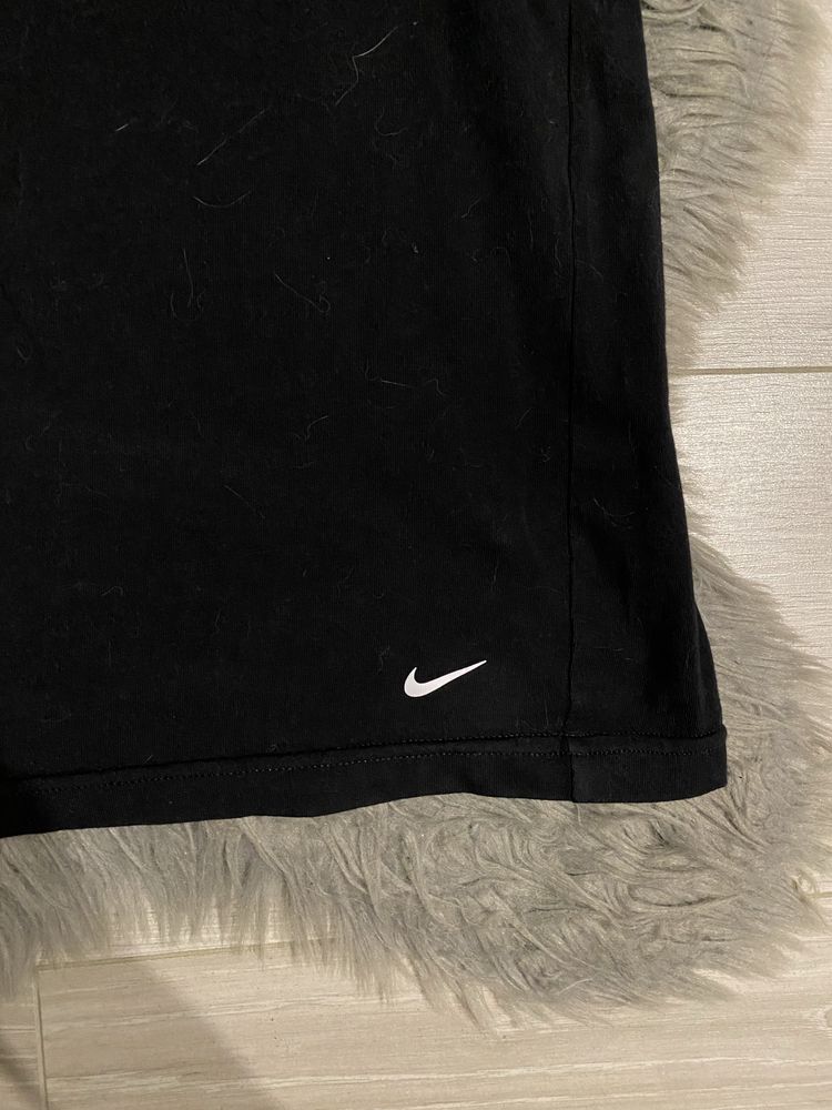 Футболка Nike чорного кольору